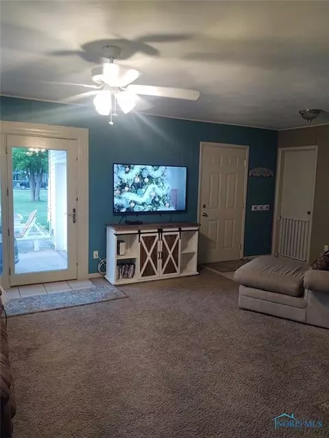 323 Elm St, Deshler, OH 43516 photo 4