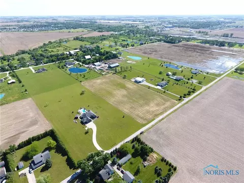 5587 Isch Rd, Walbridge, OH 43465 photo 5