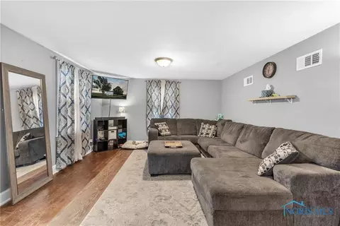 5635 Wagner Rd, Walbridge, OH 43465 photo 8