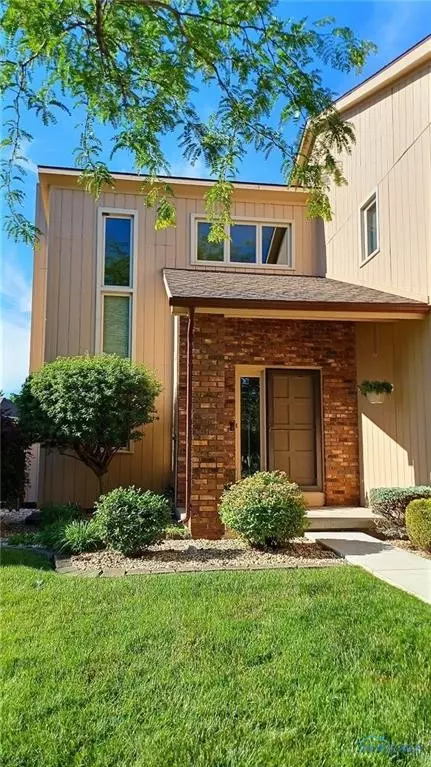 521 Thackeray Rd, Maumee, OH 43537 photo 2