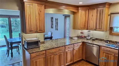 521 Thackeray Rd, Maumee, OH 43537 photo 27
