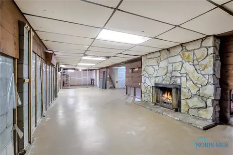 404 E Perry St, Walbridge, OH 43465 photo 43