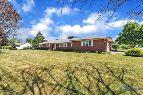 404 E Perry St, Walbridge, OH 43465 photo 4