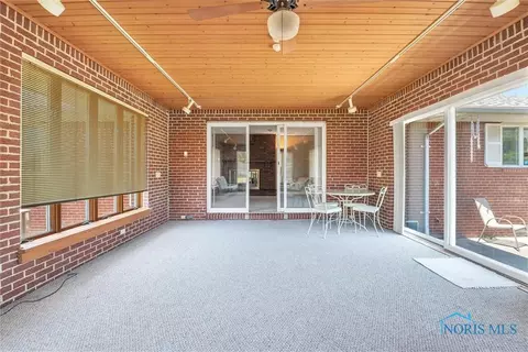 404 E Perry St, Walbridge, OH 43465 photo 17
