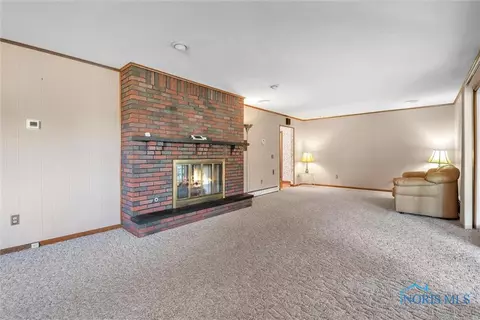 404 E Perry St, Walbridge, OH 43465 photo 14