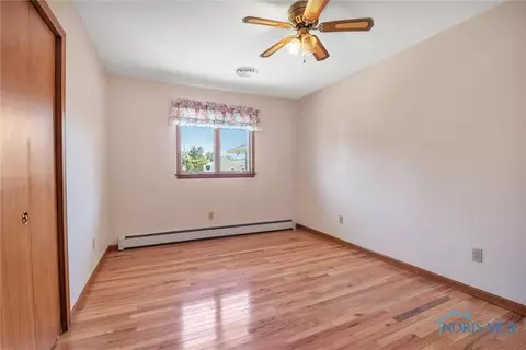 404 E Perry St, Walbridge, OH 43465 photo 27