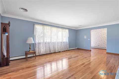 404 E Perry St, Walbridge, OH 43465 photo 10