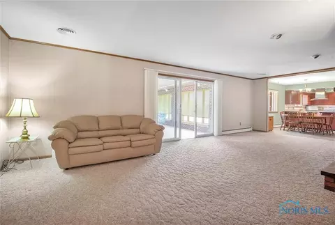 404 E Perry St, Walbridge, OH 43465 photo 15