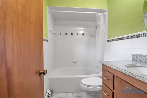 404 E Perry St, Walbridge, OH 43465 photo 32