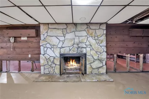 404 E Perry St, Walbridge, OH 43465 photo 42