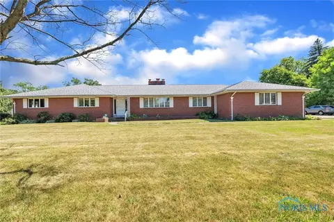 404 E Perry St, Walbridge, OH 43465 photo 3