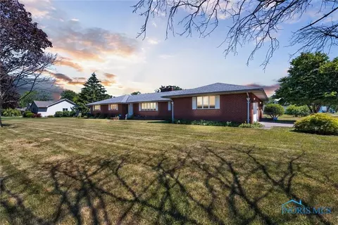 404 E Perry St, Walbridge, OH 43465 photo 1
