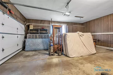 404 E Perry St, Walbridge, OH 43465 photo 38