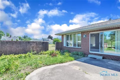 404 E Perry St, Walbridge, OH 43465 photo 46