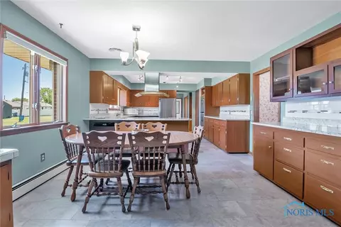 404 E Perry St, Walbridge, OH 43465 photo 18