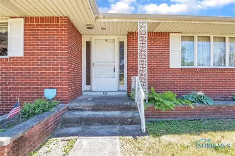 404 E Perry St, Walbridge, OH 43465 photo 5