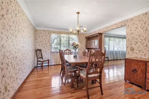 404 E Perry St, Walbridge, OH 43465 photo 12