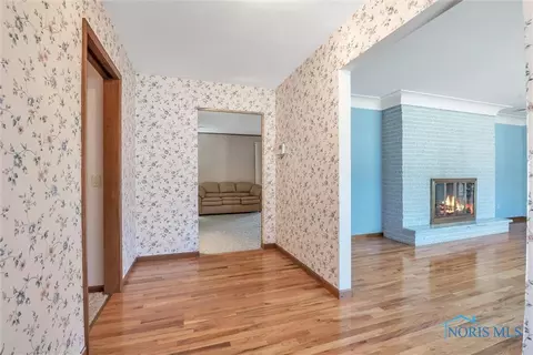 404 E Perry St, Walbridge, OH 43465 photo 7