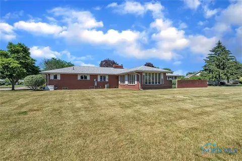 404 E Perry St, Walbridge, OH 43465 photo 48