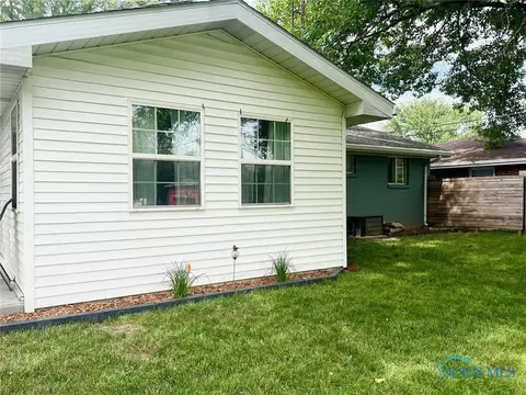 325 W Perry St, Bryan, OH 43506 photo 5
