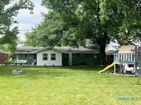 325 W Perry St, Bryan, OH 43506 photo 3