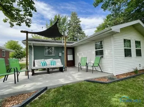 325 W Perry St, Bryan, OH 43506 photo 4