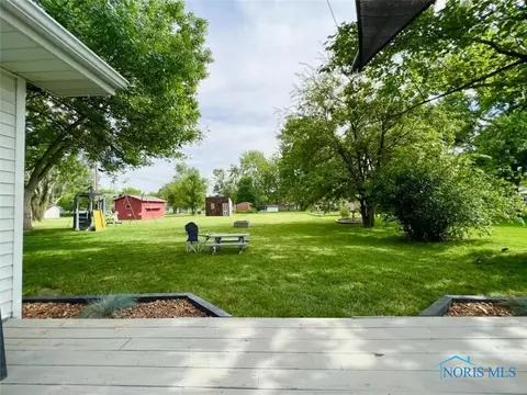 325 W Perry St, Bryan, OH 43506 photo 6