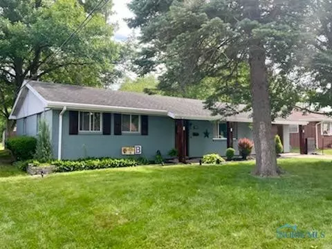 325 W Perry St, Bryan, OH 43506 photo 2