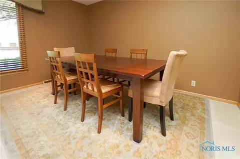 621 E Circle Dr, Findlay, OH 45840 photo 8