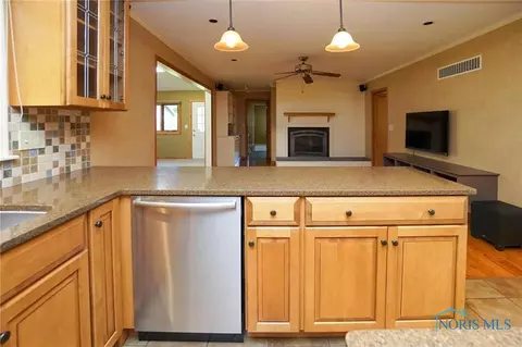 621 E Circle Dr, Findlay, OH 45840 photo 14