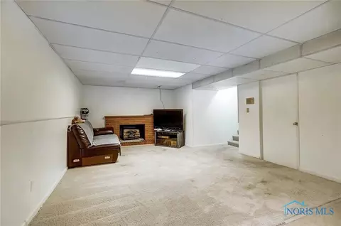 2358 Valeway Dr, Toledo, OH 43613 photo 28