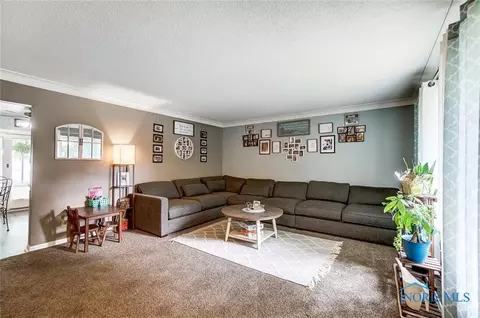 2358 Valeway Dr, Toledo, OH 43613 photo 6