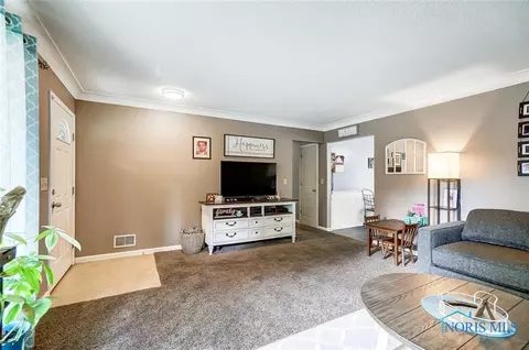 2358 Valeway Dr, Toledo, OH 43613 photo 8