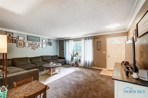 2358 Valeway Dr, Toledo, OH 43613 photo 5