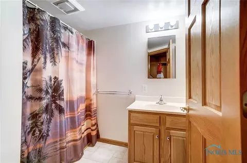 2358 Valeway Dr, Toledo, OH 43613 photo 33