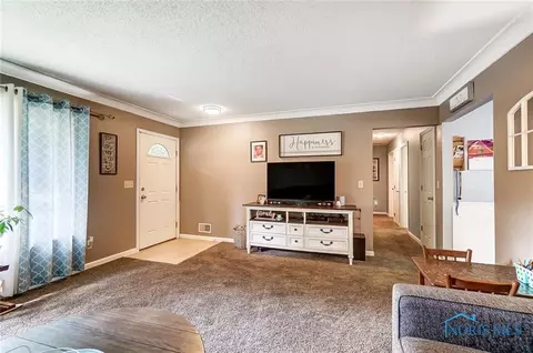 2358 Valeway Dr, Toledo, OH 43613 photo 9