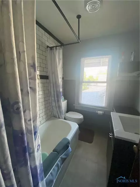 353 E High St, Bryan, OH 43506 photo 5