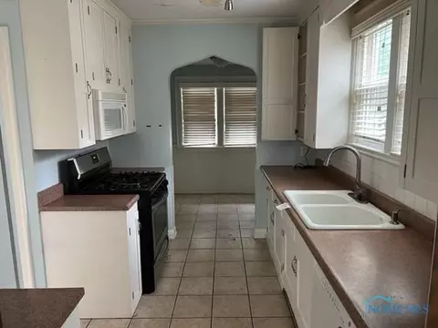 3748 Maxwell Rd, Toledo, OH 43613 photo 11