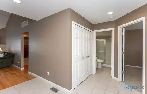 6940 Springview Dr, Maumee, OH 43537 photo 6