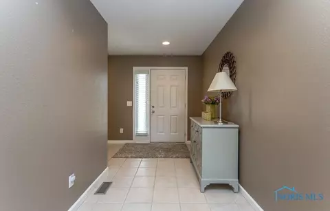 6940 Springview Dr, Maumee, OH 43537 photo 4