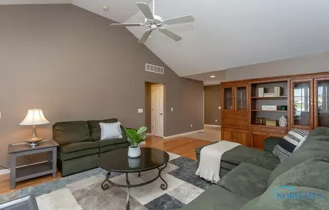 6940 Springview Dr, Maumee, OH 43537 photo 9
