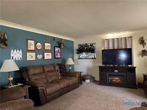 121 W Baldwin Ave, Paulding, OH 45879 photo 3