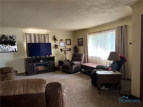121 W Baldwin Ave, Paulding, OH 45879 photo 2