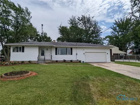 5935 Clover Ln, Walbridge, OH 43465 photo 1