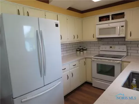 213 Brown Dr, Bryan, OH 43506 photo 9