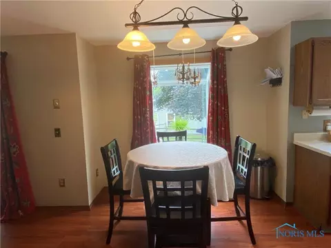 3725 Farmbrook Dr, Sylvania, OH 43560 photo 5