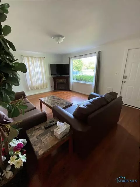 609 Cuthbert Rd, Toledo, OH 43607 photo 5