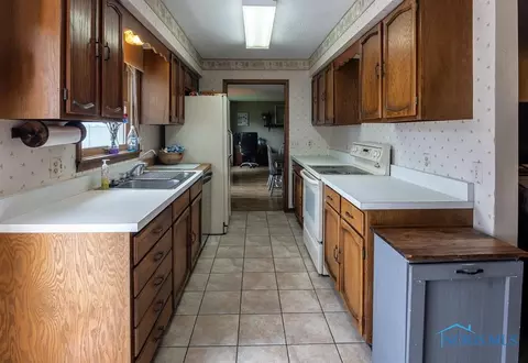 721 W Lima Ave, Ada, OH 45810 photo 6