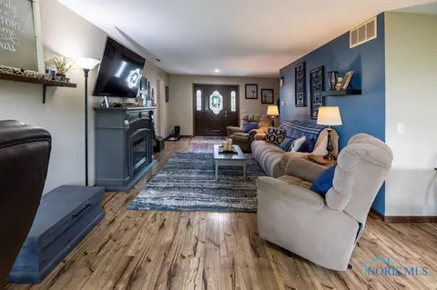 721 W Lima Ave, Ada, OH 45810 photo 4