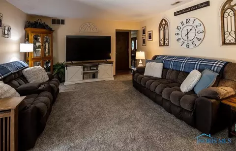 721 W Lima Ave, Ada, OH 45810 photo 7